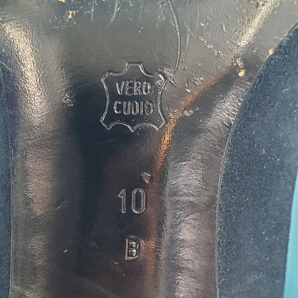 Bruno Magli blue velvet with gold pattern heels - Picture 12 of 12